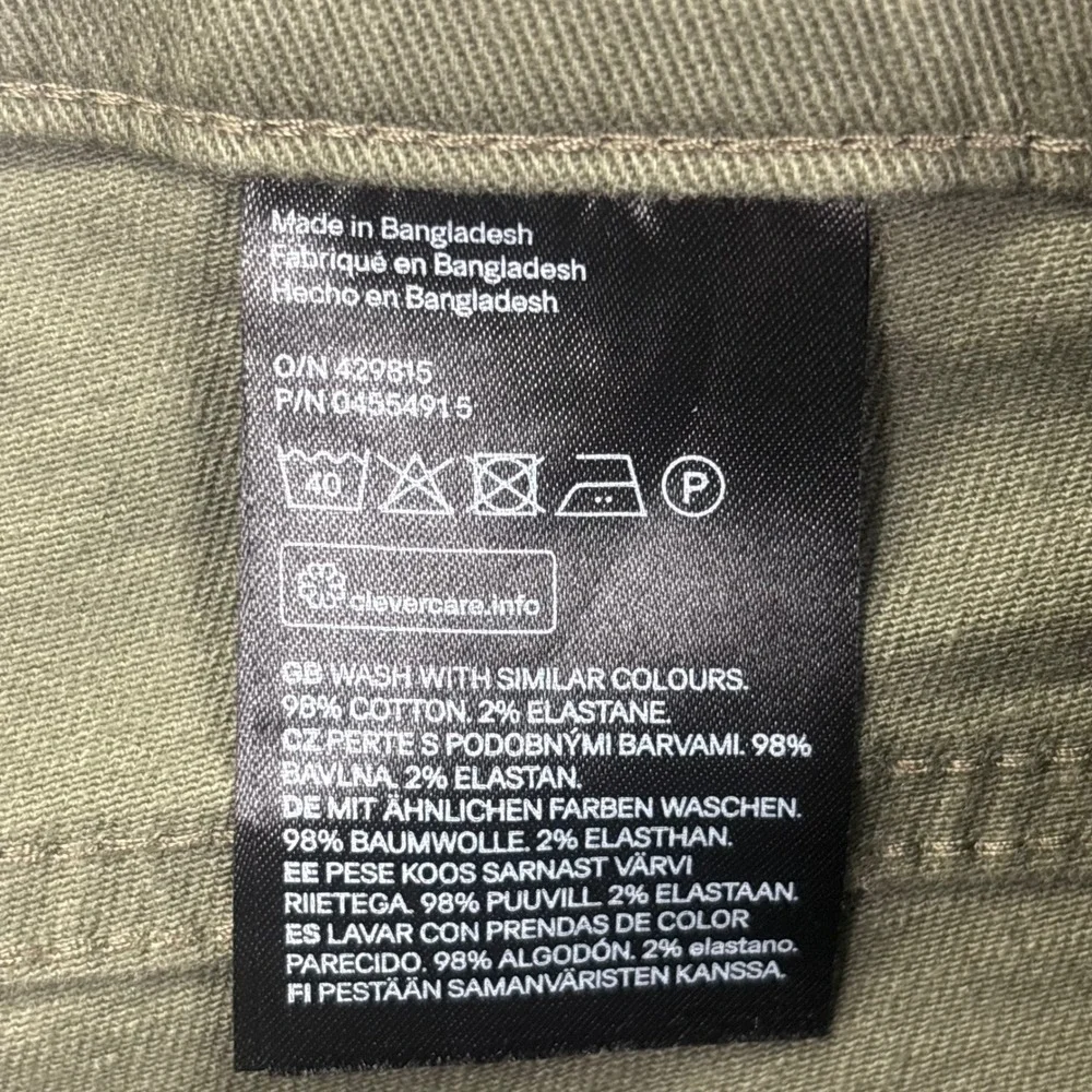 H&M Twill Shorts 8 Green‎ Whisker Wash Cuffed Hem Women